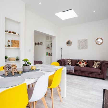 Large Modern Family Home Windsor Eksteriør billede